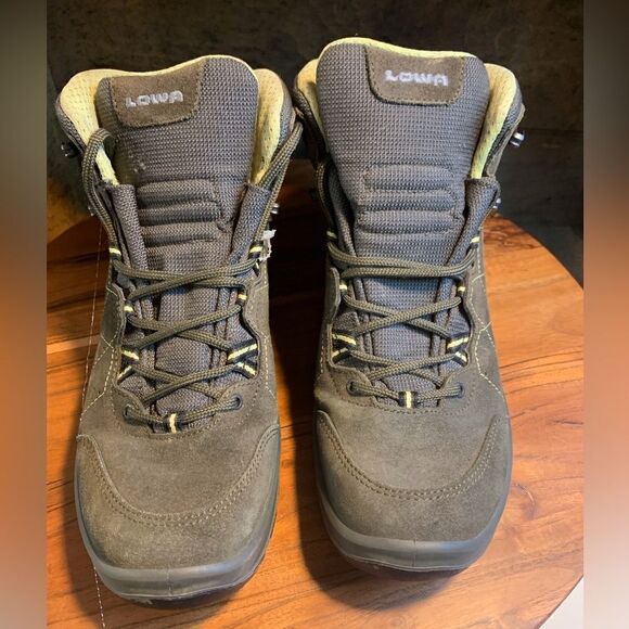 Lowa womens boots.  Inv 5533a - Picture 1 of 6